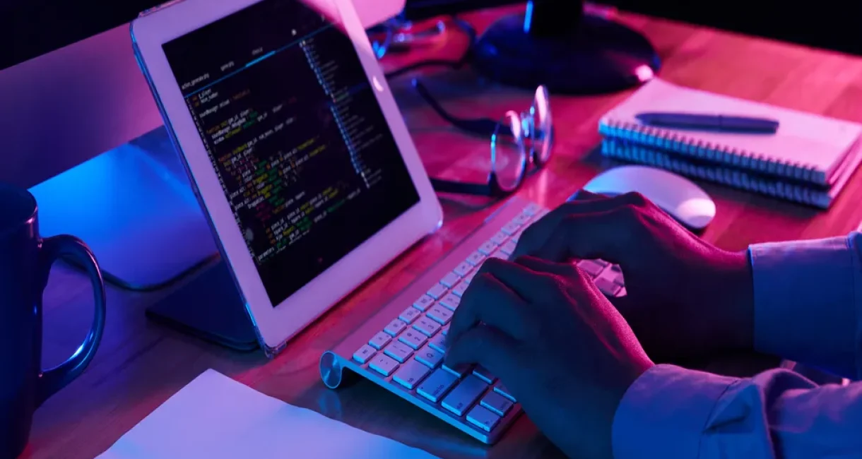 close-up-image-programer-working-his-desk-office